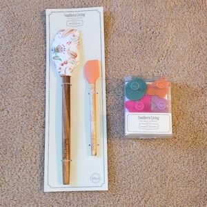 Southern Living Utensils (Set of 2 Spatulas) & (Set of 4 Cookie Stamps)